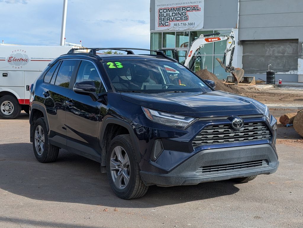 2023 Toyota RAV4 XLE photo 3