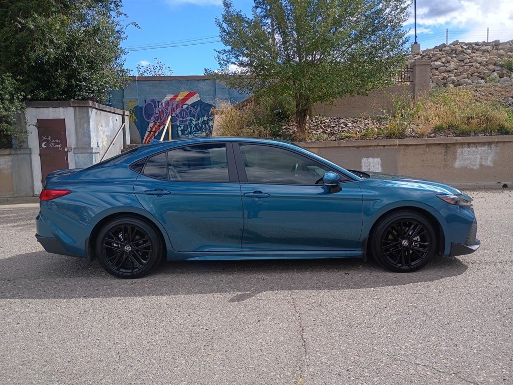 2025 Toyota Camry SE photo 4