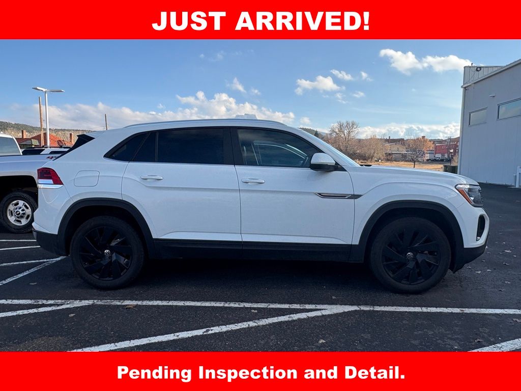 2024 Volkswagen Atlas Cross Sport SE Technology photo 2