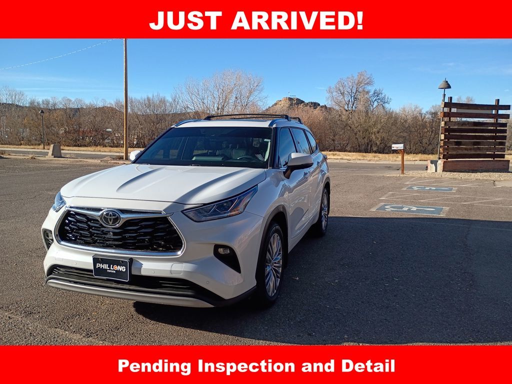 2022 Toyota Highlander Platinum's photo