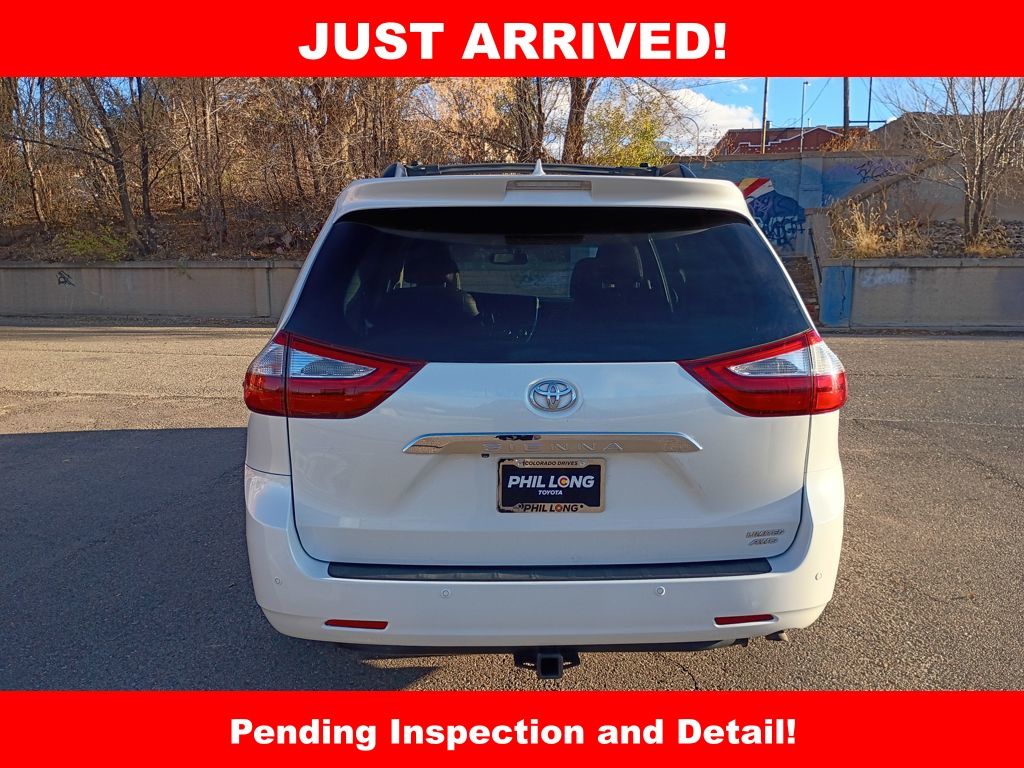 2017 Toyota Sienna Limited Premium photo 4