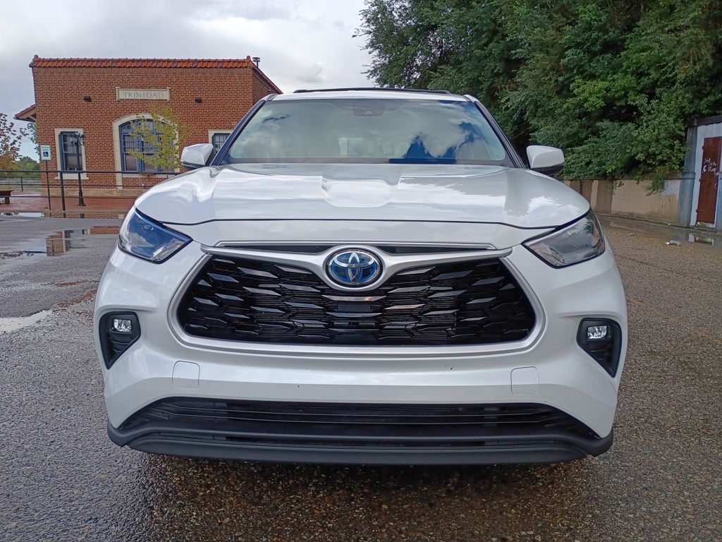 2023 Toyota Highlander Hybrid LE photo 2