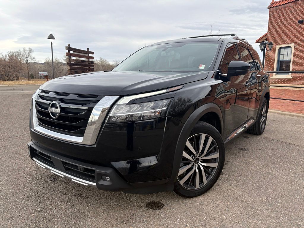 2022 Nissan Pathfinder Platinum