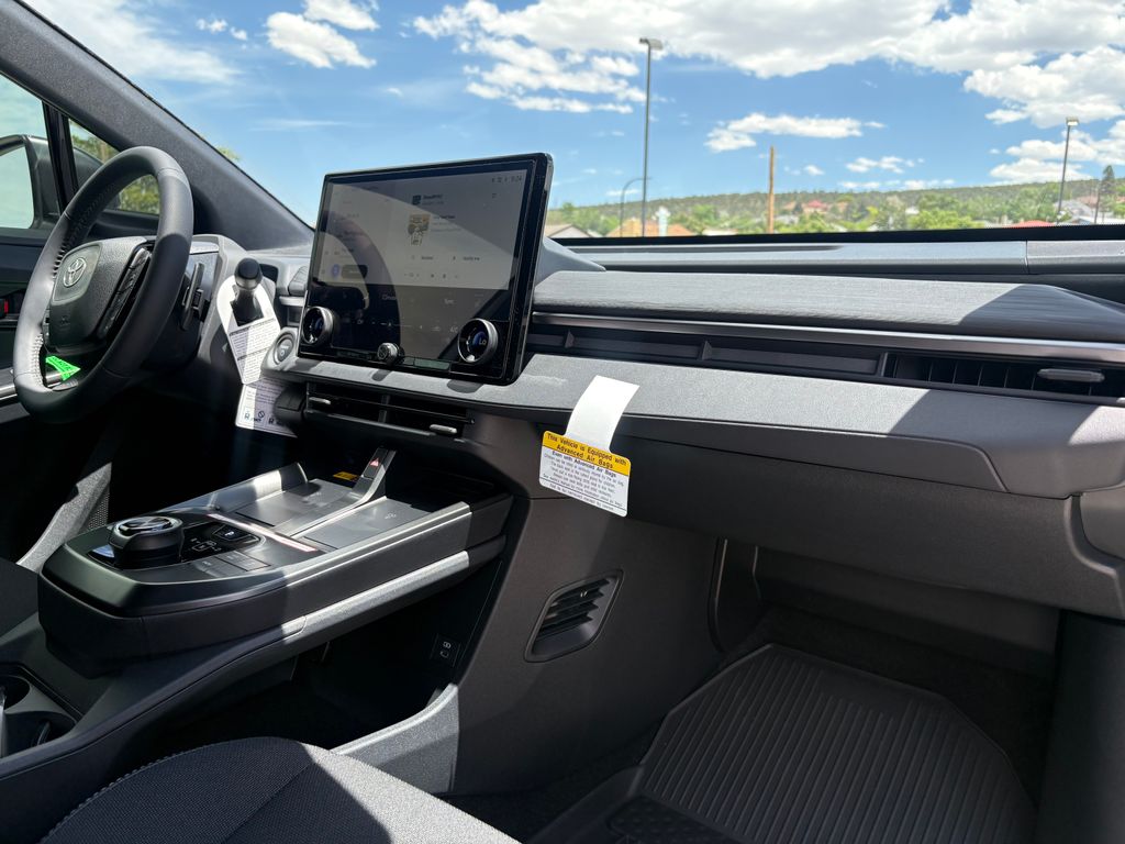 2026 Toyota C-HR SE - Photo 14