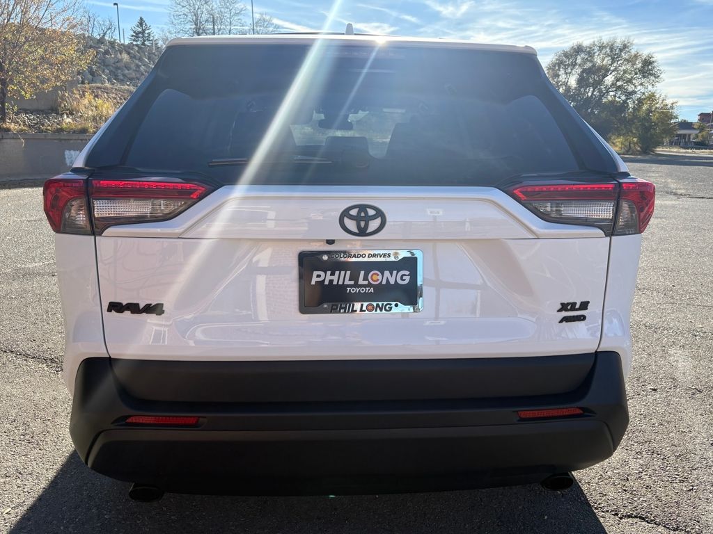 2024 Toyota RAV4 XLE photo 3
