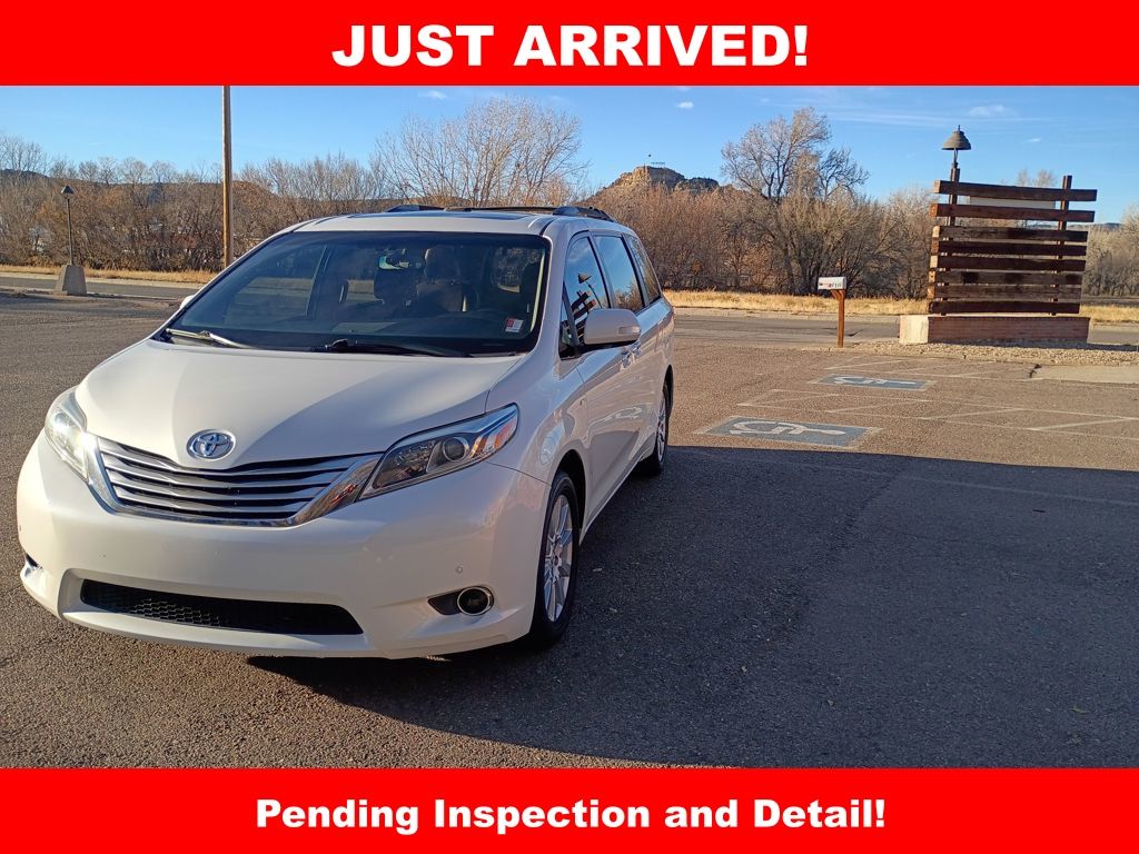 2017 Toyota Sienna Limited Premium photo 2