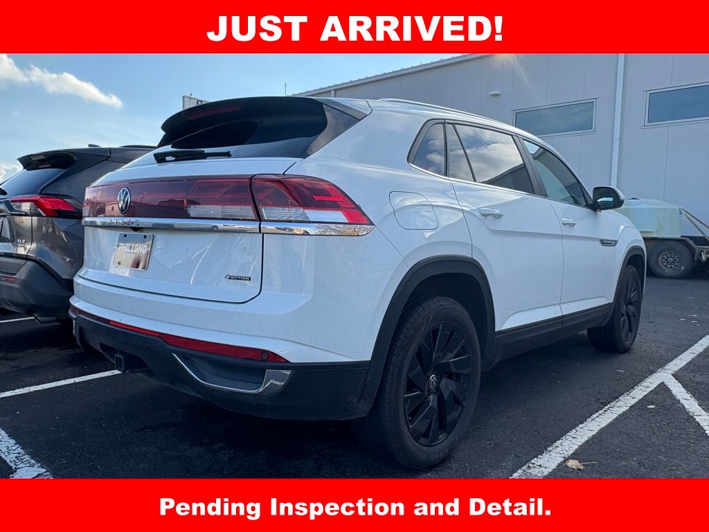 2024 Volkswagen Atlas Cross Sport SE Technology photo 3