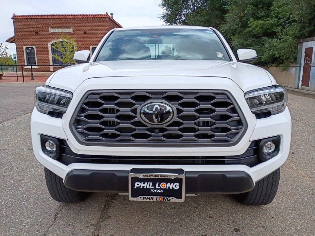 2023 Toyota Tacoma V6 TRD photo 2