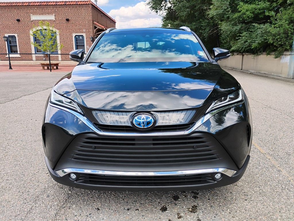 2023 Toyota Venza XLE photo 2