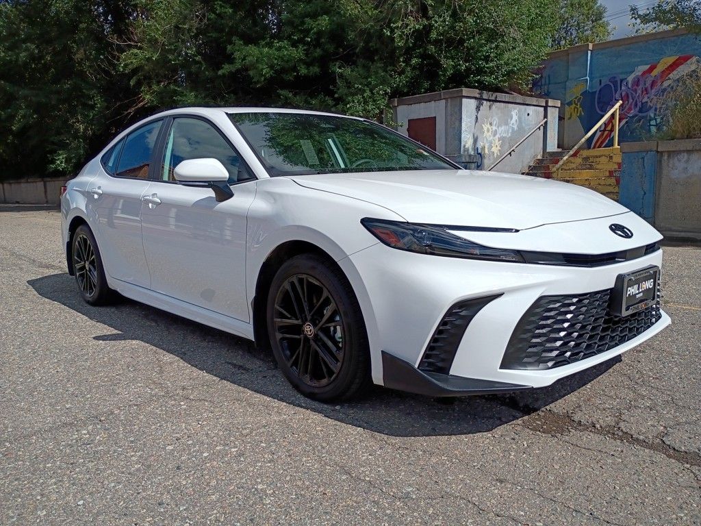 2025 Toyota Camry XSE photo 3