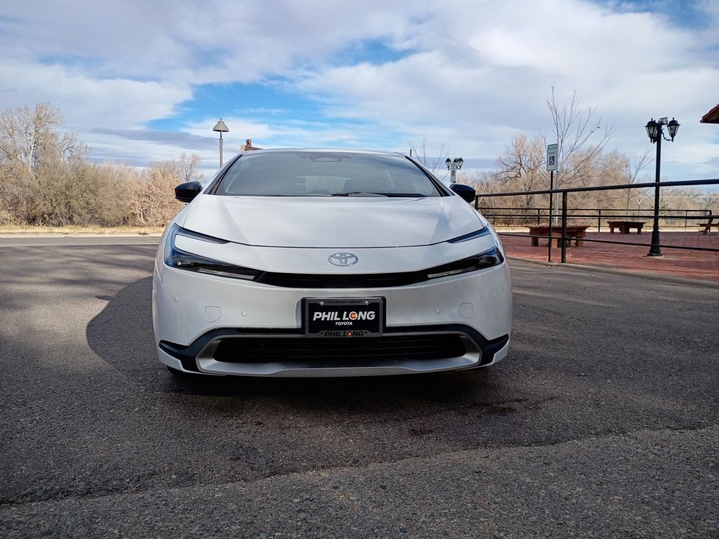 2026 Toyota Prius SE's photo