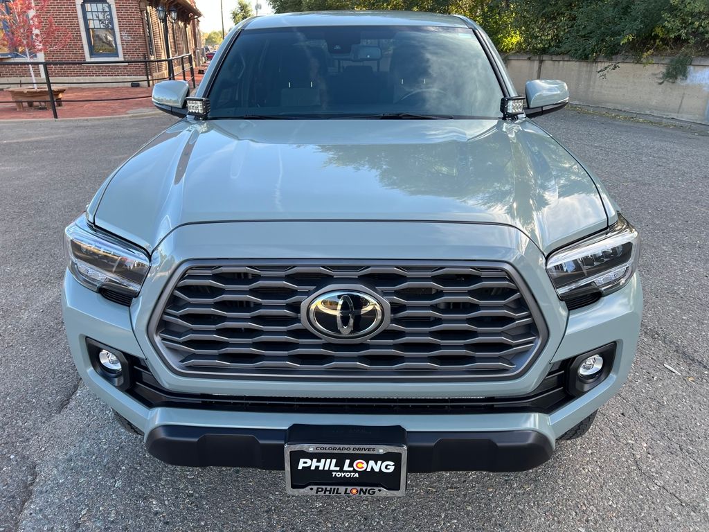 2023 Toyota Tacoma TRD V6 photo 2