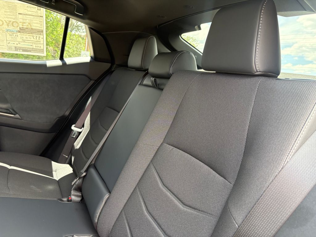 2026 Toyota C-HR SE - Photo 16