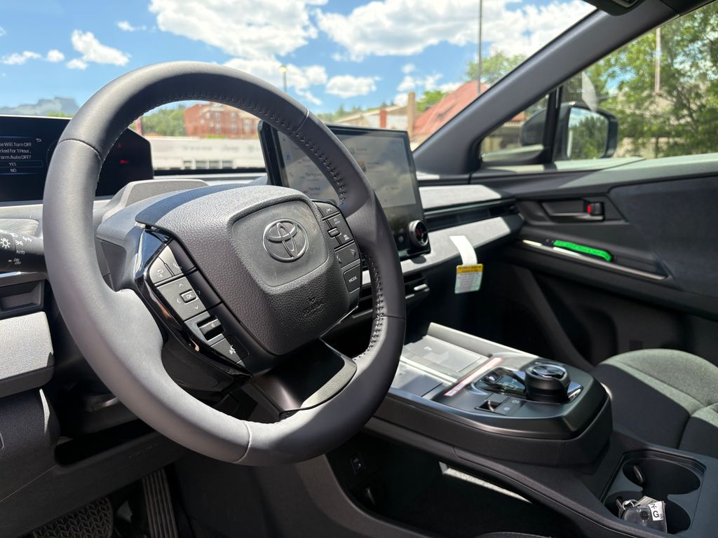 2026 Toyota C-HR SE - Photo 12