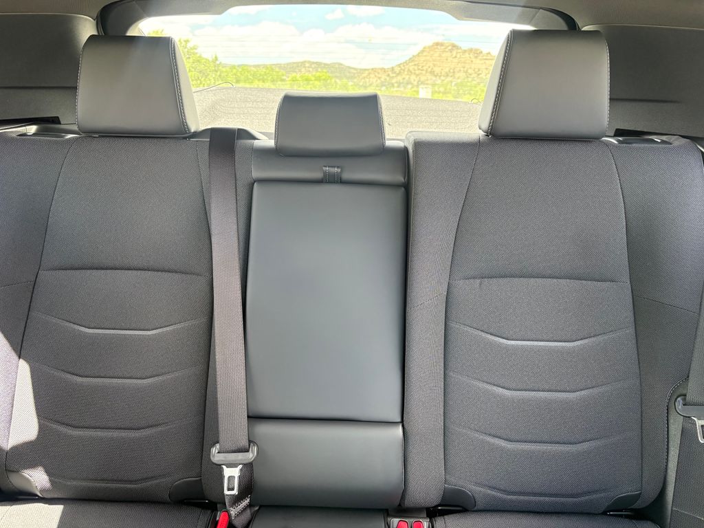 2026 Toyota C-HR SE - Photo 18