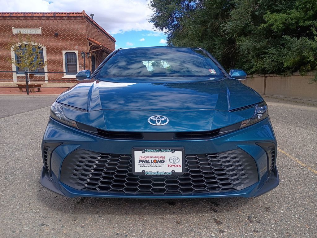 2025 Toyota Camry SE photo 2