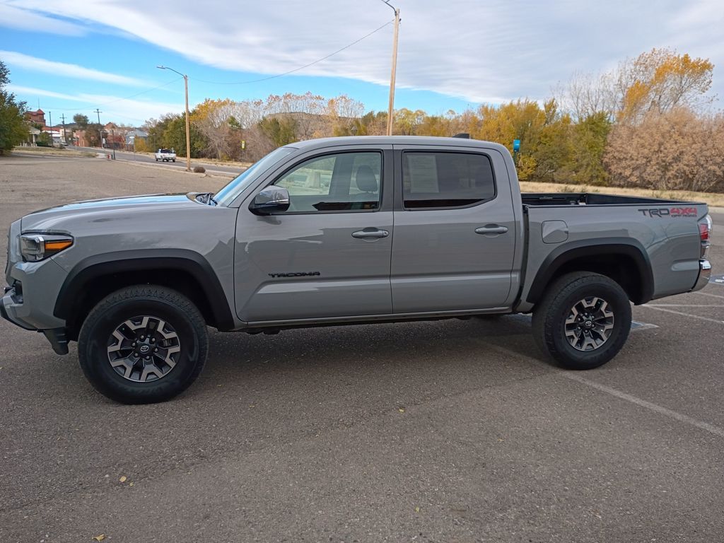 2021 Toyota Tacoma TRD V6 photo 2