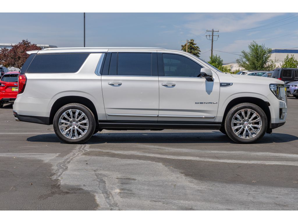 2022 Gmc Yukon XL Denali photo 2
