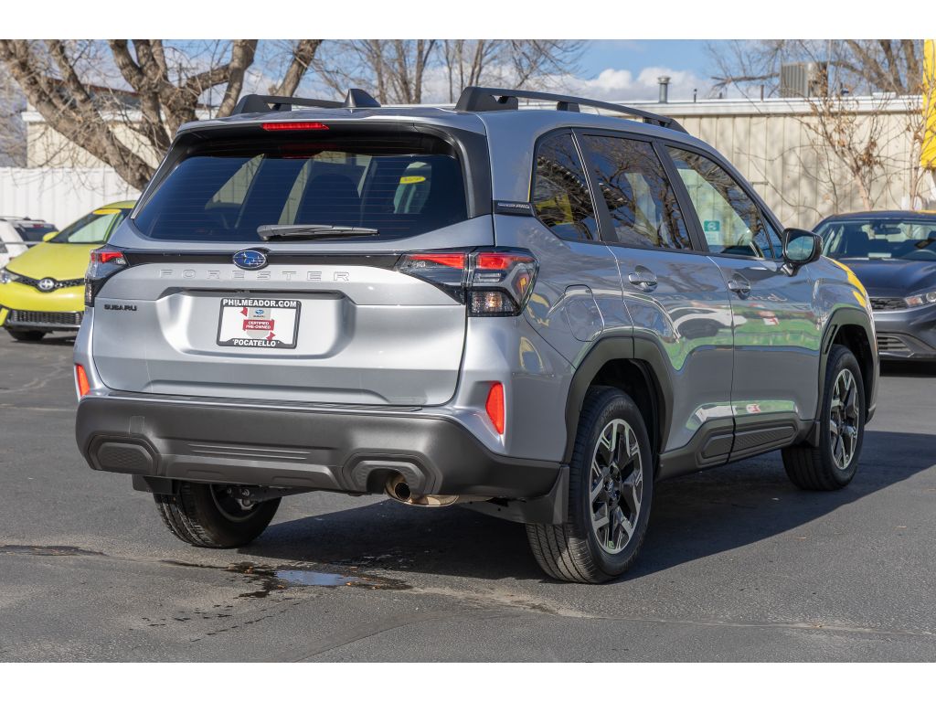 2025 Subaru Forester Premium photo 3