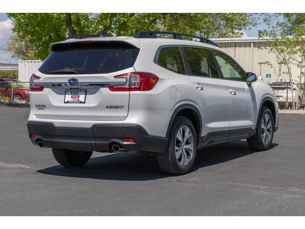 2024 Subaru Ascent Premium photo 3