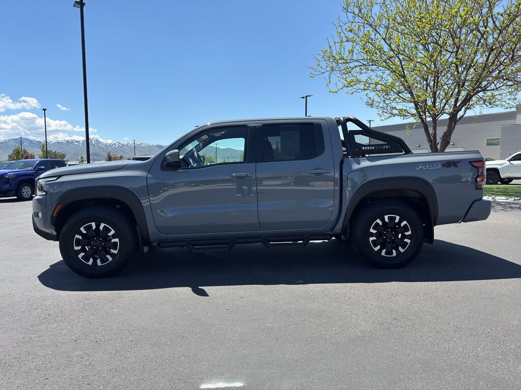 2022 Nissan Frontier PRO-4X Crew Cab photo 4