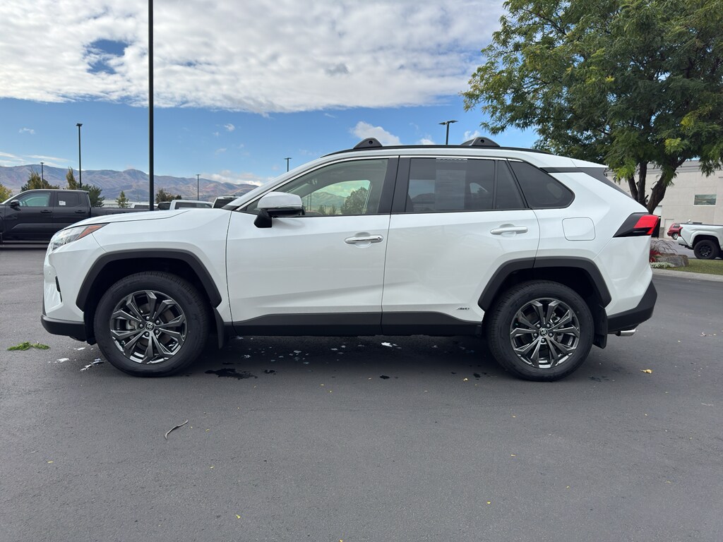 2024 Toyota RAV4 Hybrid Limited photo 2