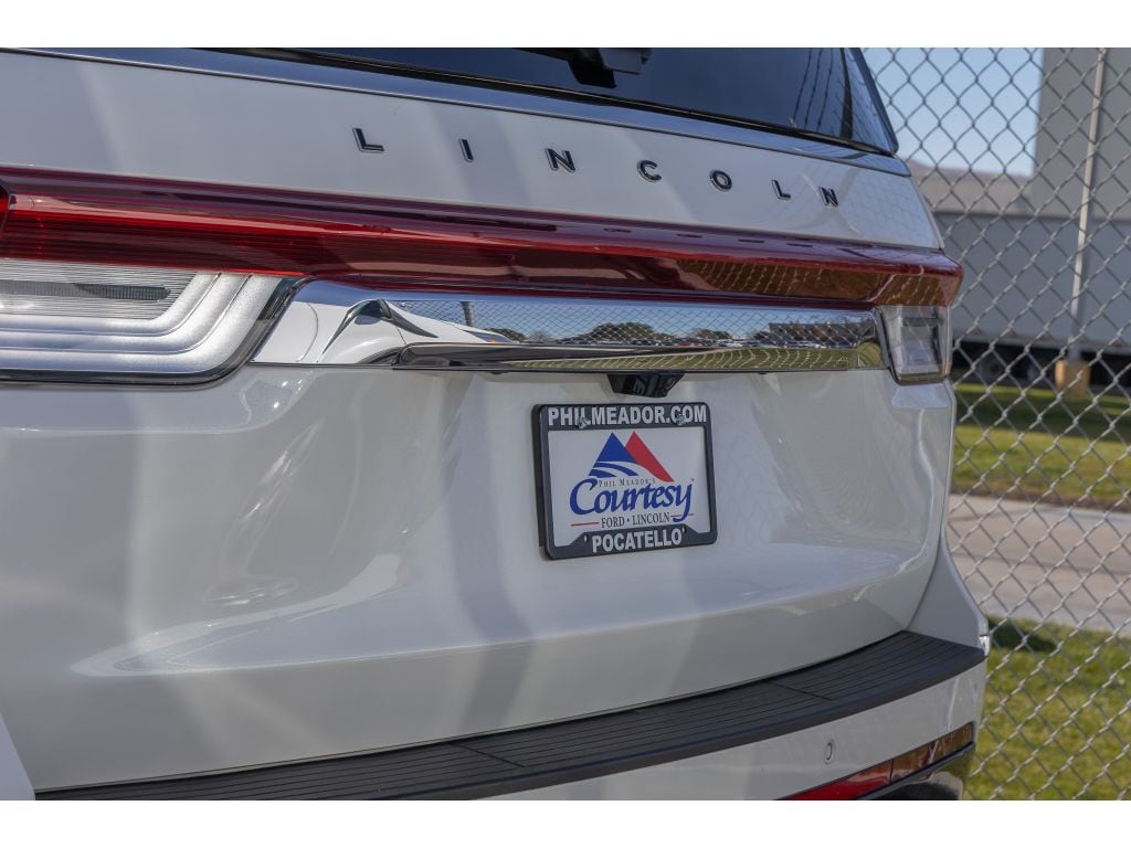 2024 Lincoln Navigator Black Label photo 2