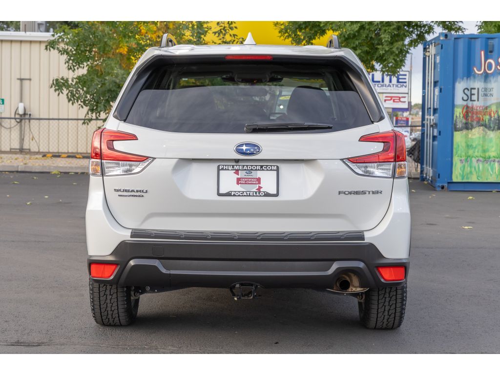 2022 Subaru Forester Premium photo 3