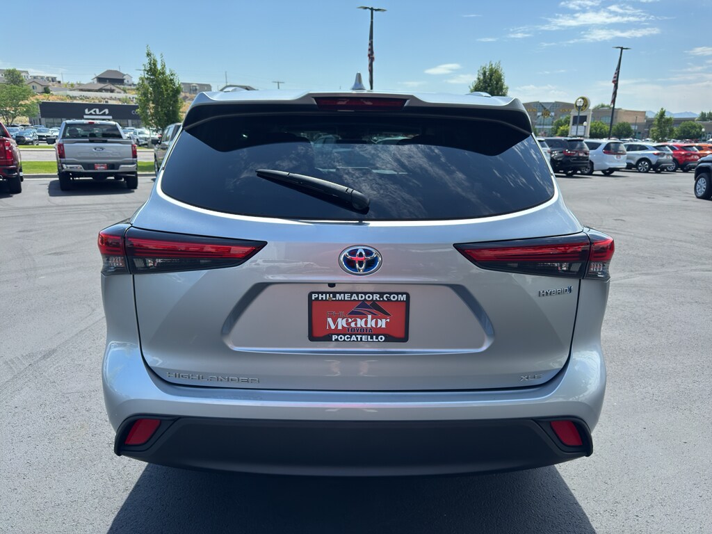 2022 Toyota Highlander Hybrid XLE photo 2