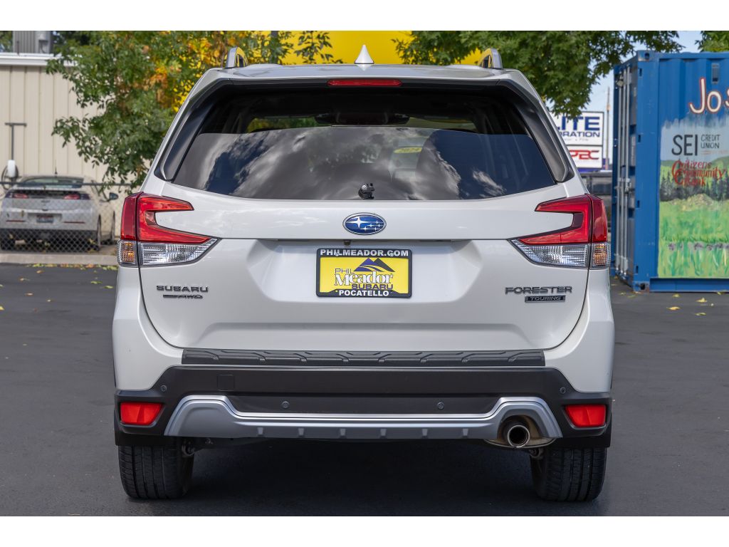 2022 Subaru Forester Touring photo 2