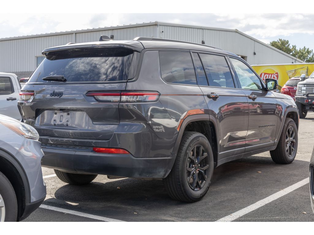 2024 Jeep Grand Cherokee Altitude photo 2