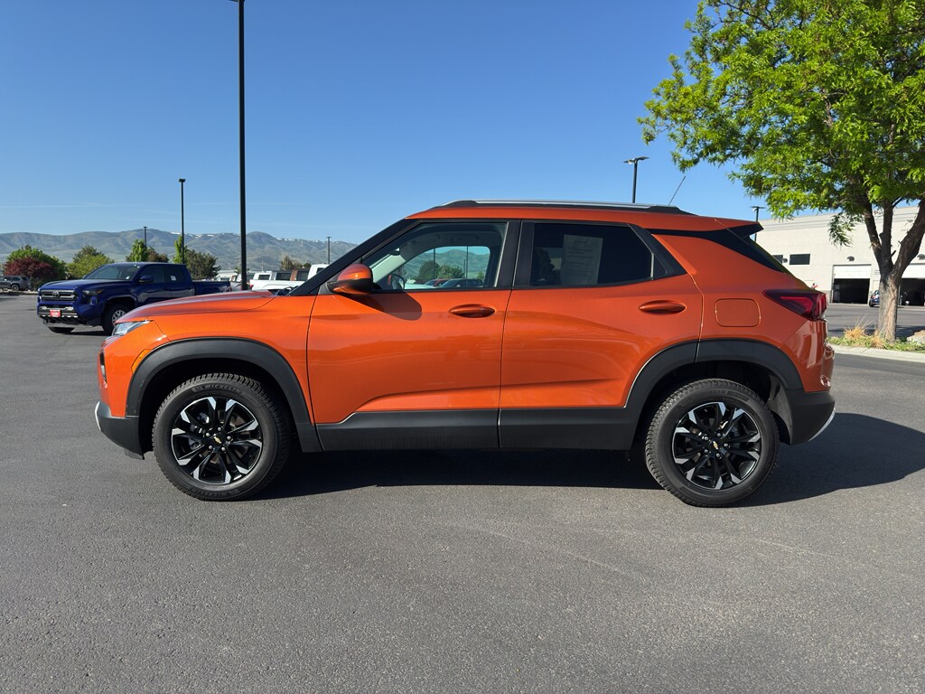 2022 Chevrolet Trailblazer LT photo 2