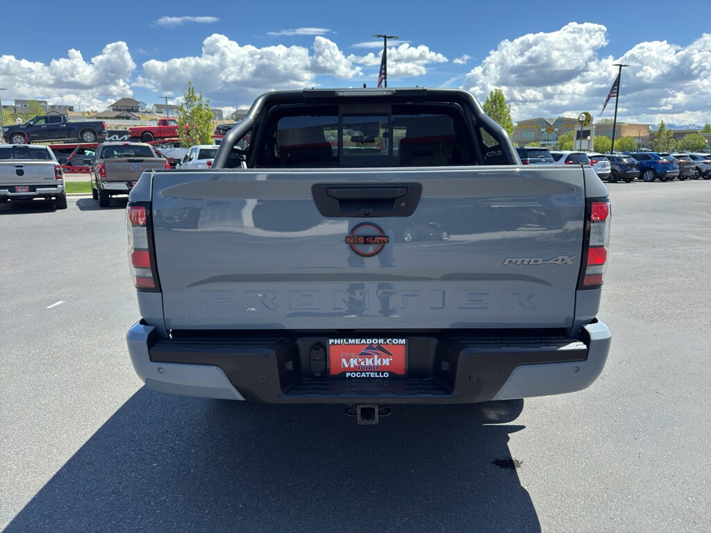 2022 Nissan Frontier PRO-4X Crew Cab photo 3