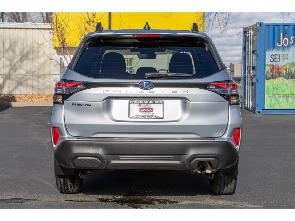 2025 Subaru Forester Premium photo 4