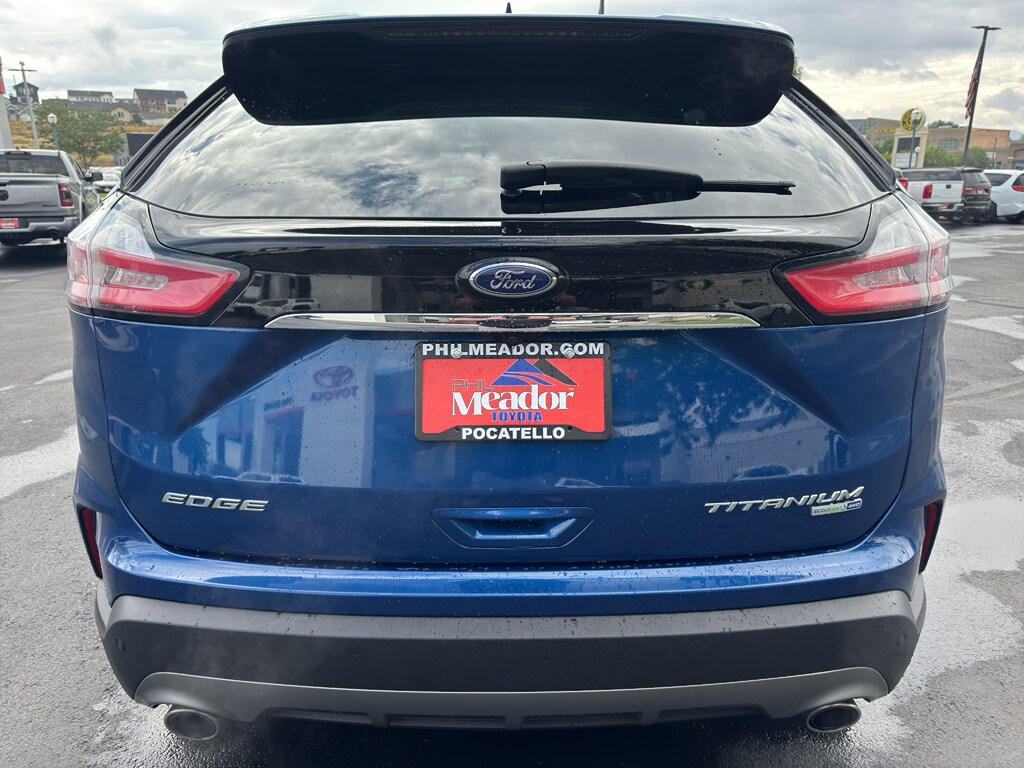 2020 Ford Edge Titanium photo 2