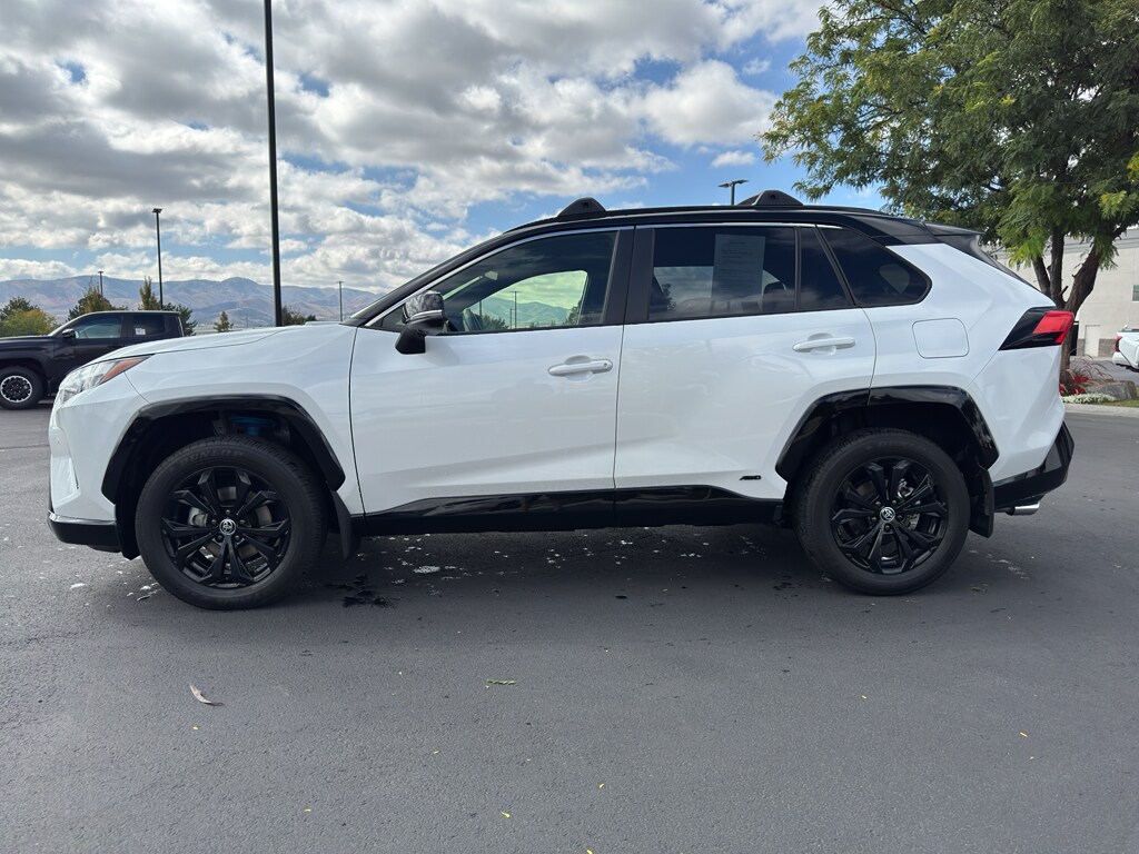 2024 Toyota RAV4 Hybrid XSE photo 3