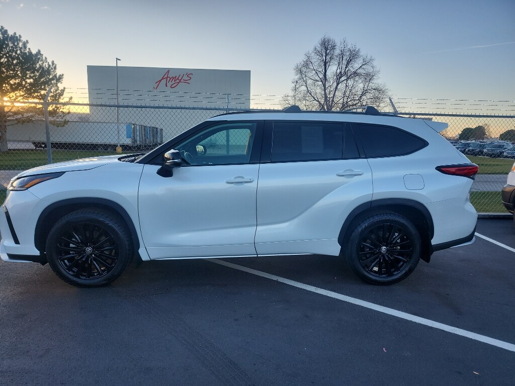 2023 Toyota Highlander XSE photo 2