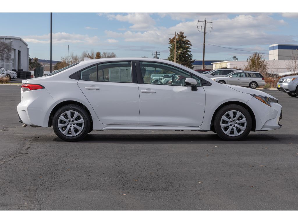 2023 Toyota Corolla LE photo 2