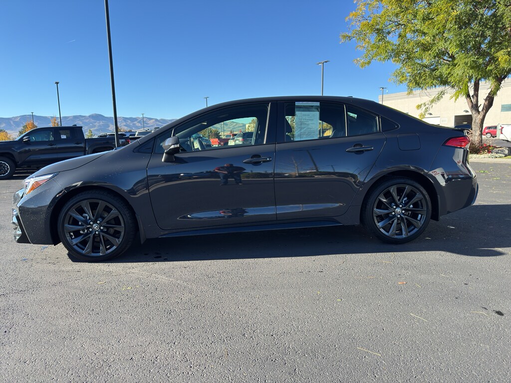 2025 Toyota Corolla SE photo 3