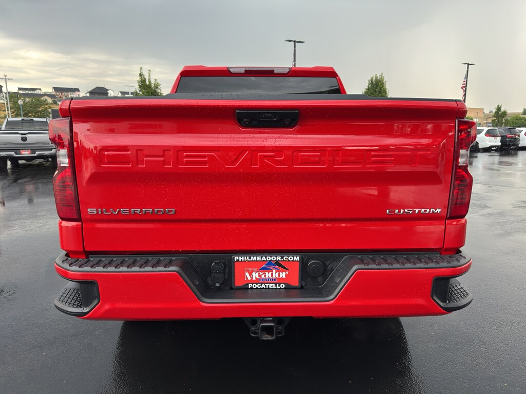 2022 Chevrolet Silverado Custom photo 2