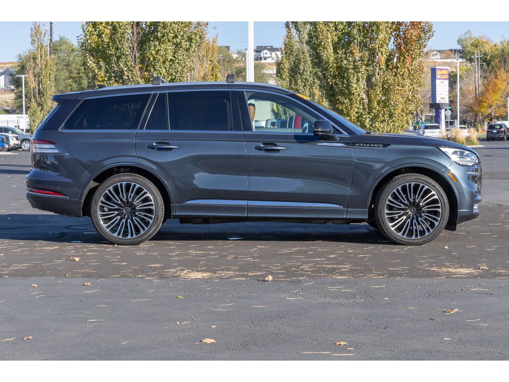 2023 Lincoln Aviator Black Label photo 2