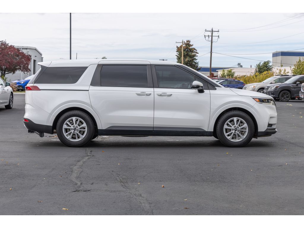 2023 Kia Carnival LX photo 2