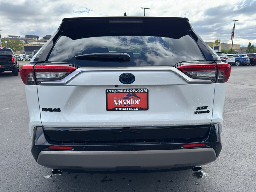 2024 Toyota RAV4 Hybrid XSE photo 2