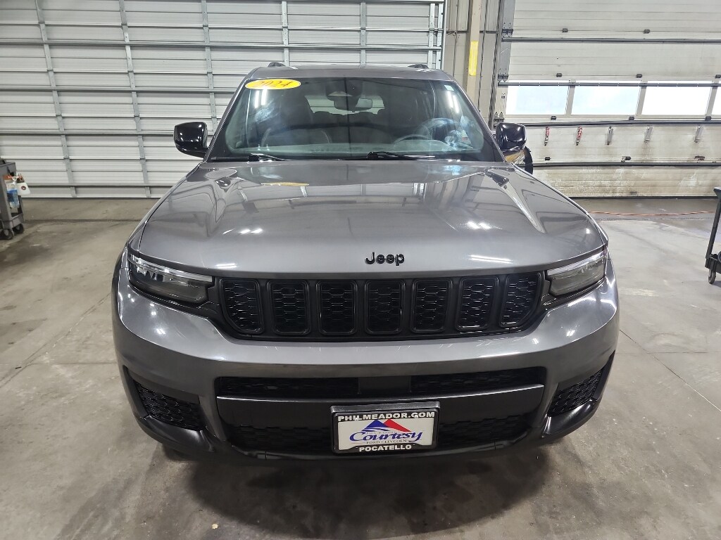 2024 Jeep Grand Cherokee Altitude photo 3