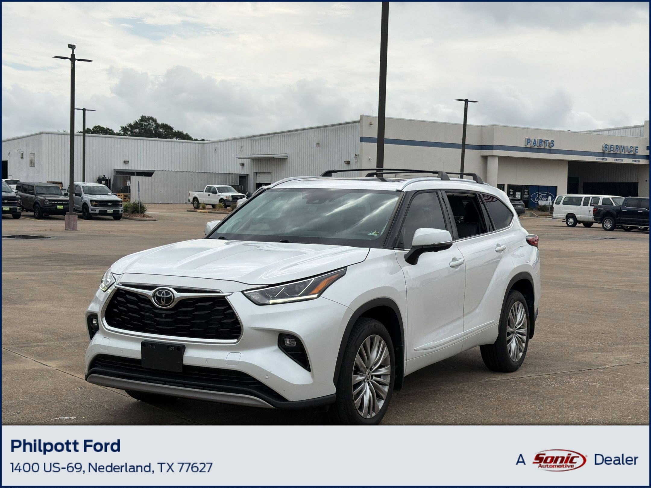 2023 Toyota Highlander Platinum FWD's photo