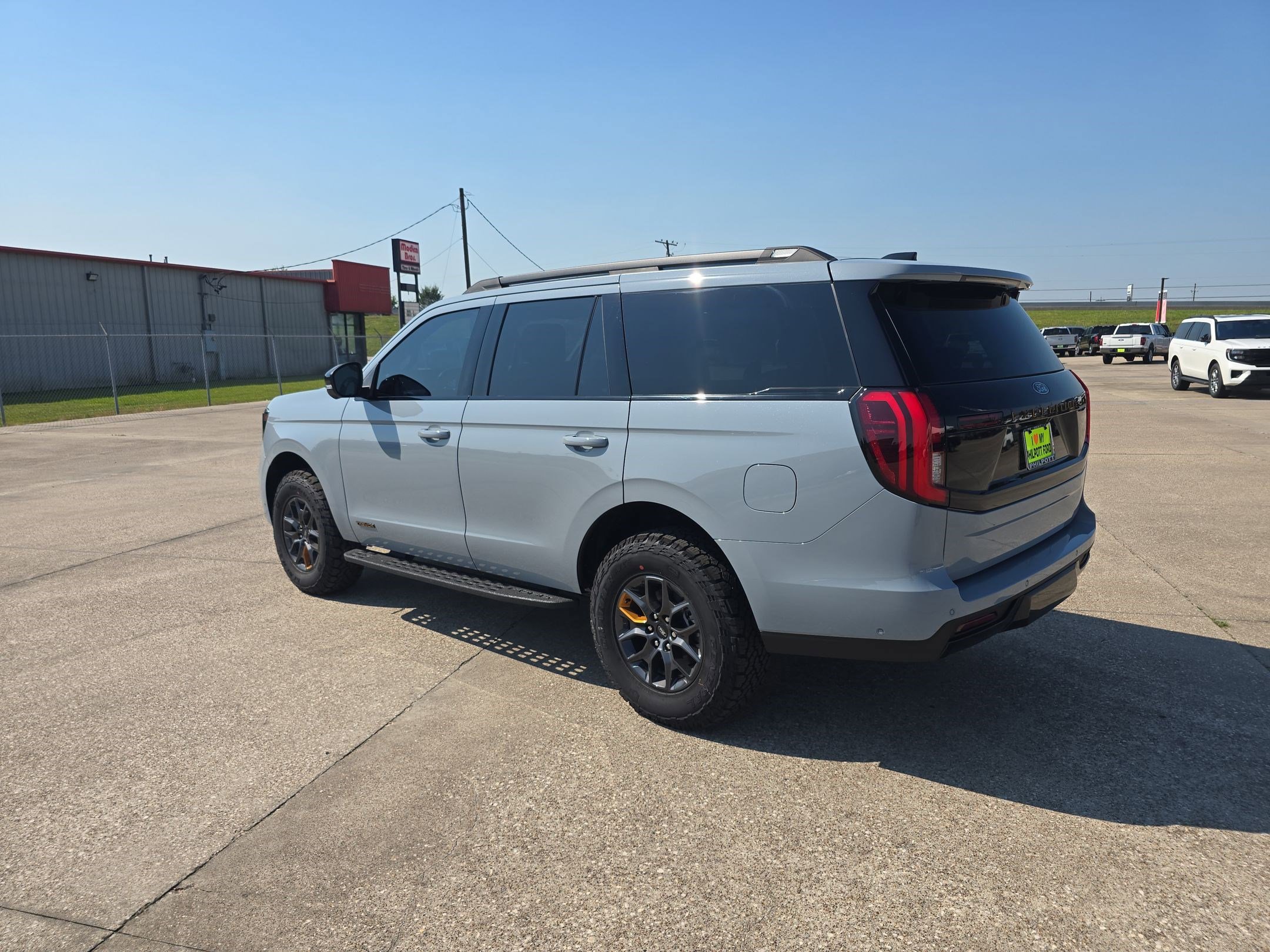 2025 Ford Expedition photo 3