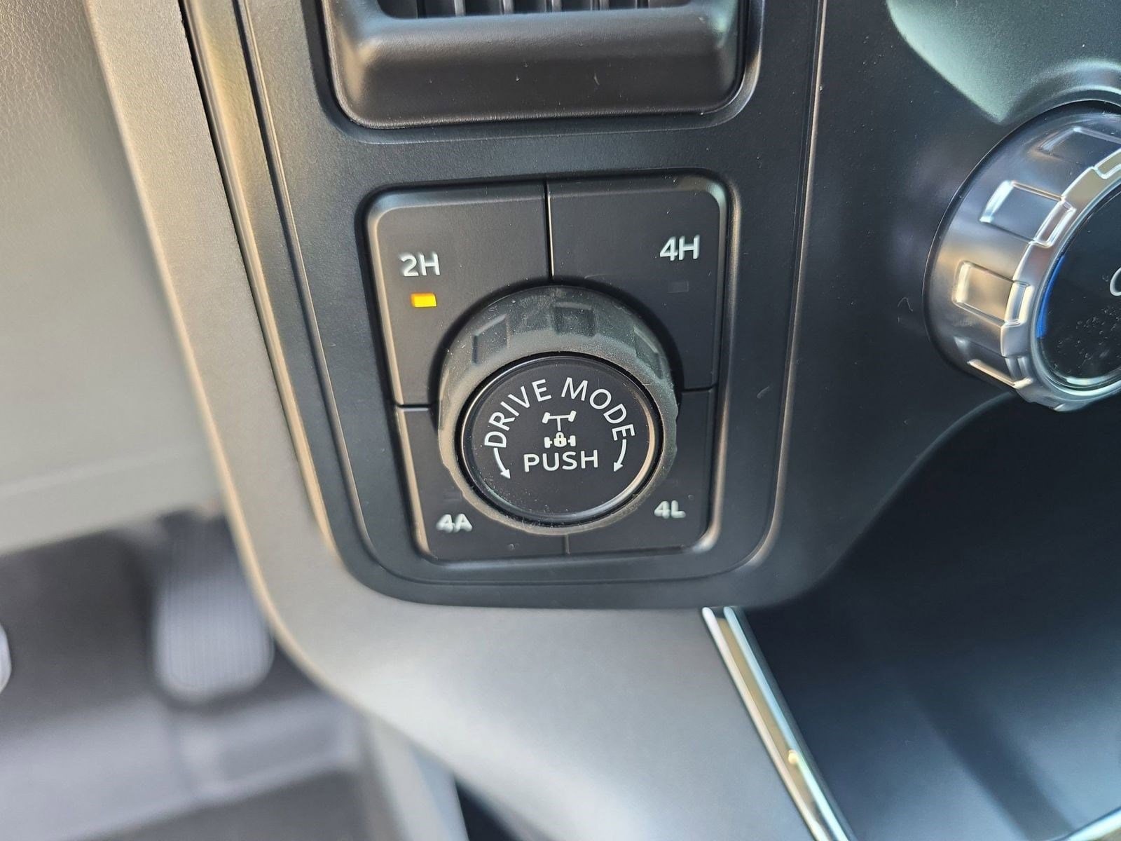 2025 Ford F-150 Lariat - Photo 25