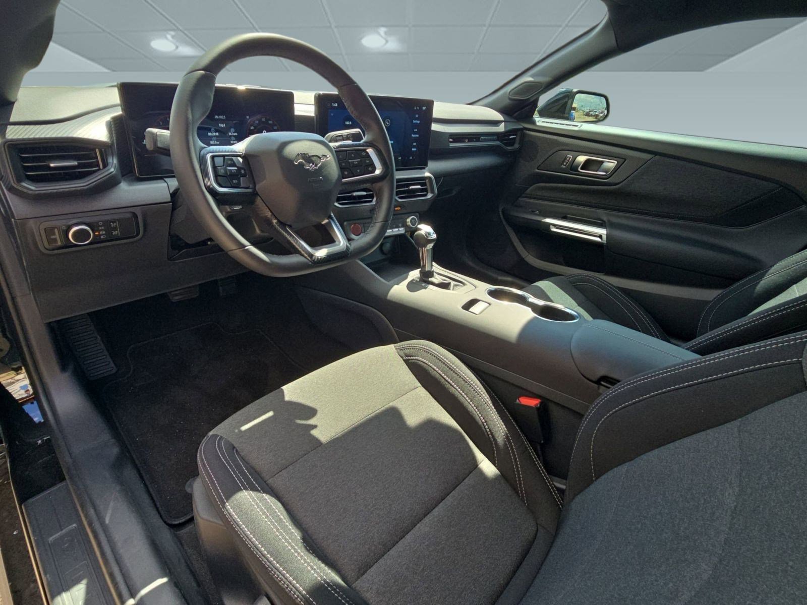 2025 Ford Mustang GT photo 4