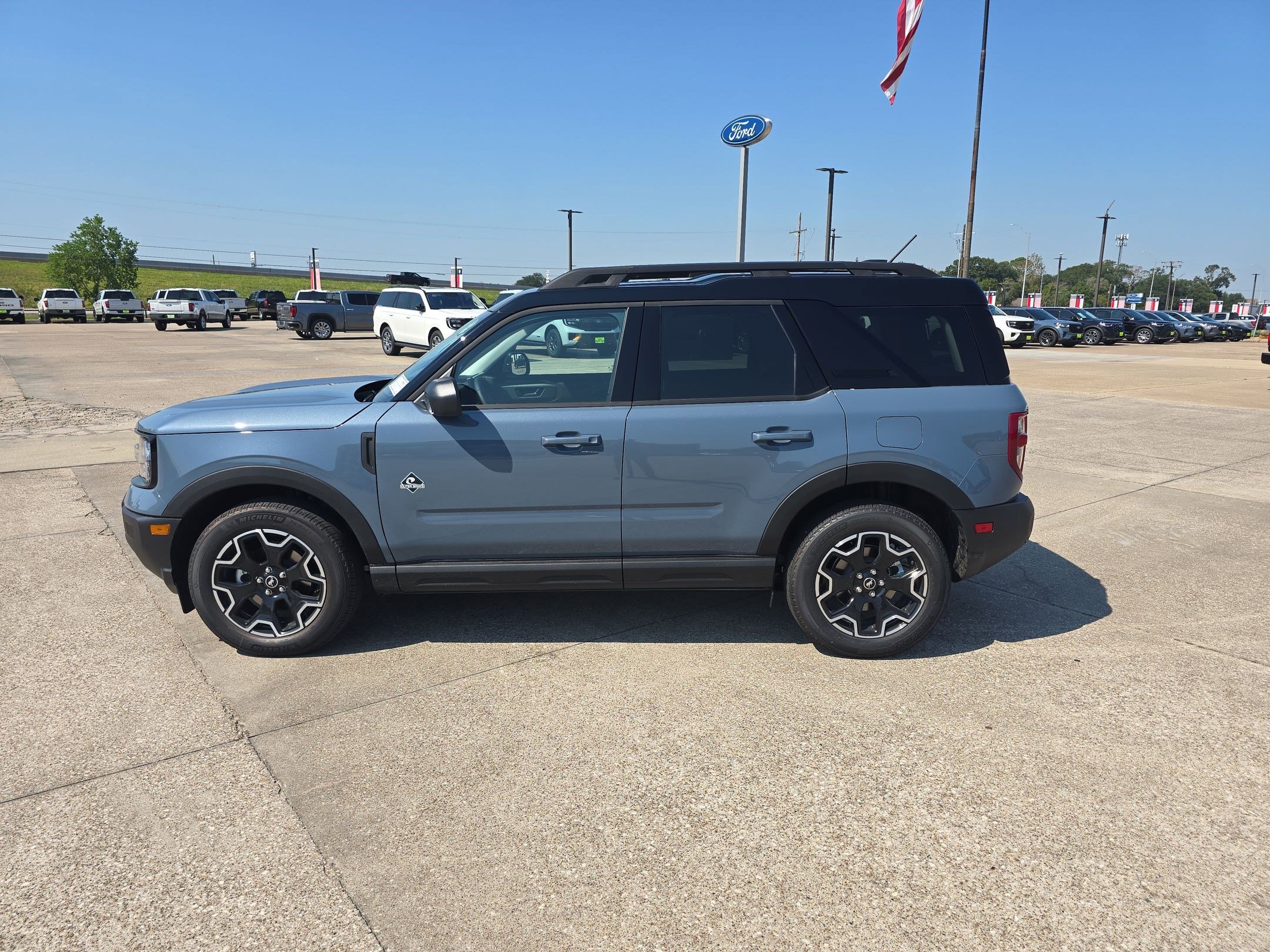 2025 Ford Bronco Sport Outer Banks photo 2
