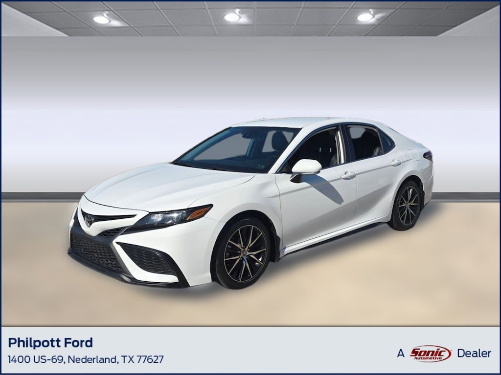 Used 2021 Toyota Camry SE Sedan